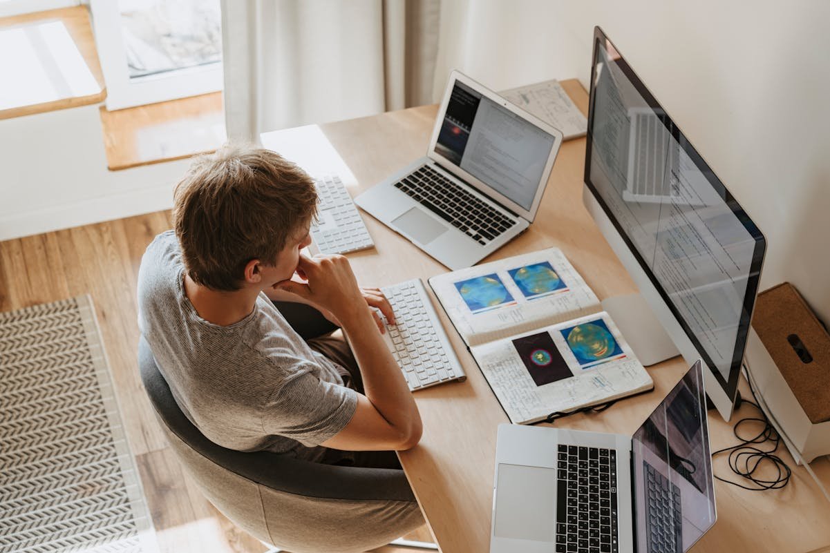You are currently viewing The Truth About Energy. Why Multitasking Drains You and How to Recharge Naturally